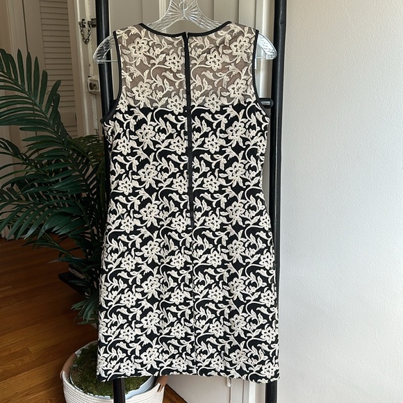 Dresses - Picture 3 of 3